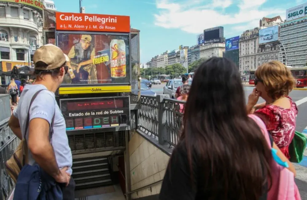 El paro afecta a todas las líneas de subte