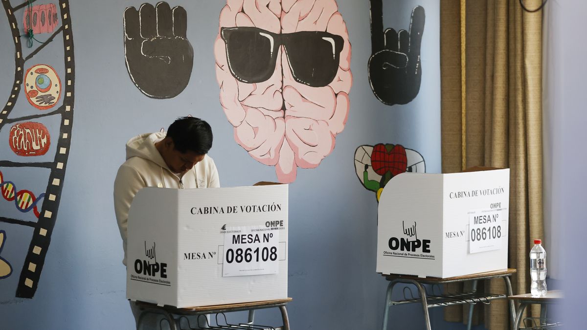 Autoridad electoral de Perú reportó quince incidentes y rech