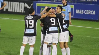 Festejo de Cerro al ganarle a Uruguay Montevideo