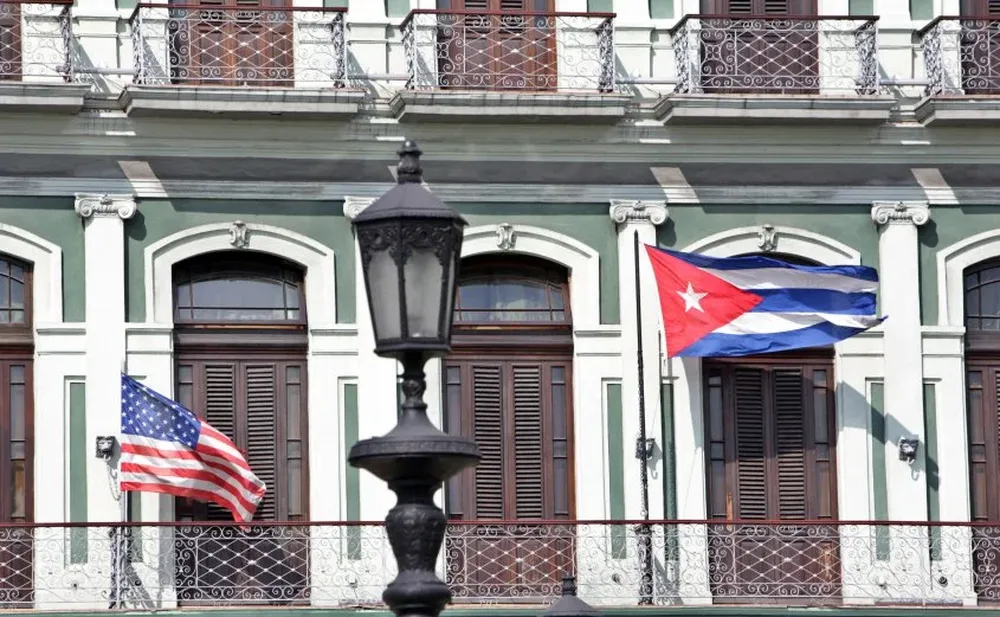 Banderas de Estados Unidos y Cuba en un hotel de La Habana en 2015- Archivo