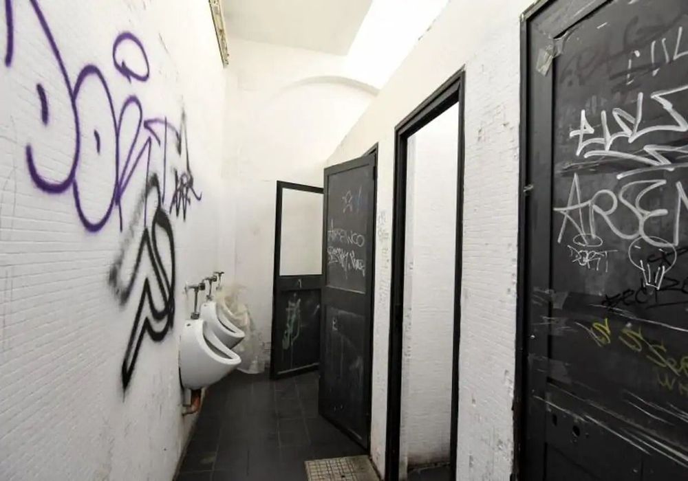 Siete jóvenes violaron a una menor de 13 años en Italia.