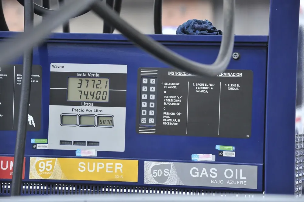 Llenar el tanque cuesta $ 678 más que lo que costaba en julio de 2021