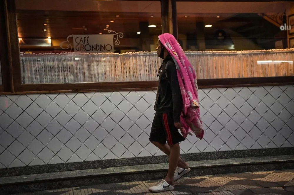 A nivel político se debate acerca de la cantidad de personas que “la están pasando mal”
