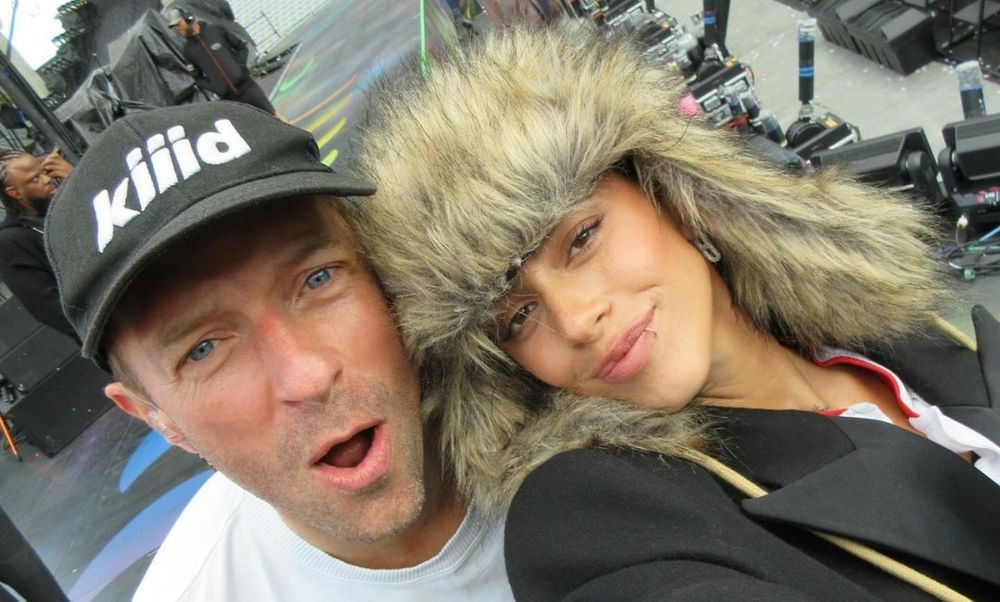 Tini Stoessel junto a Chris Martin de Coldplay