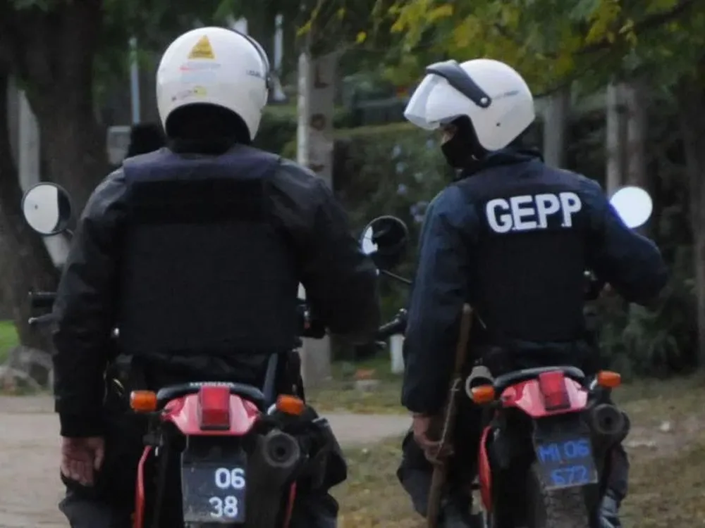 La policía detuvo a una banda que ingresaba extranjeros de manera ilegal a Uruguay; la Justicia condenó a cuatro hombres