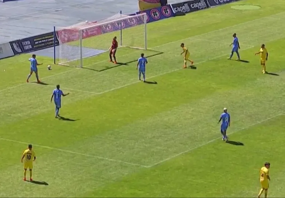 El increíble gol en contra que se dio en el fútbol de Chile