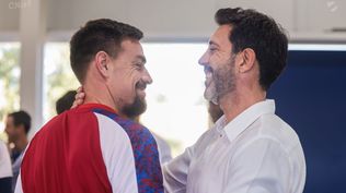 Sebastián Coates y Jorge Bava en el primer entrenamiento del DT en Nacional