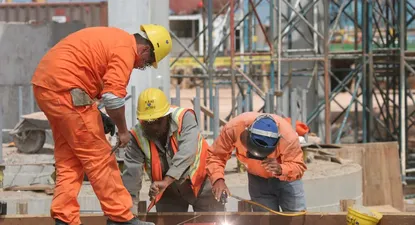 En la construcción, la mitad de los trabajadores están en negro