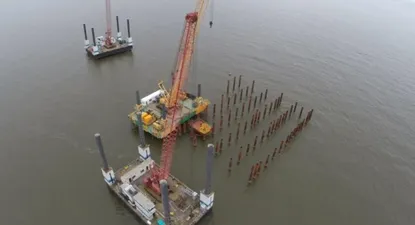 Trabajos para la construcción de la planta regasificadora que luego fue suspendida.