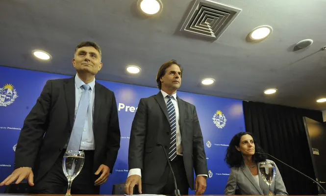 El director de la OPP Isaac Alfie, el presidente Luis Lacalle y la ministra de Economía Azucena Arbeleche