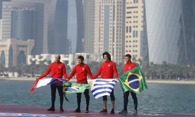 Cavani, Neymar y Mbappé se divierten en una isla de Doha