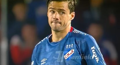 Nicolás Rodríguez no puede creer el gol en contra que anotó con Nacional y su cara lo dice todo