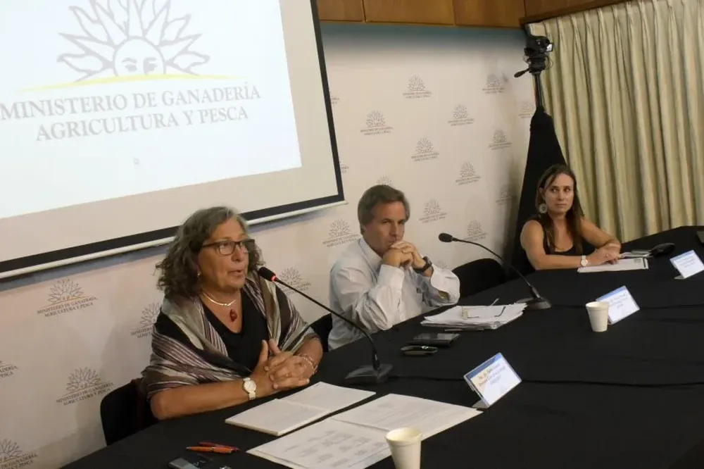 Zulma Gabard, Federico Montes y Margarita Rodríguez en la sede del MGAP.