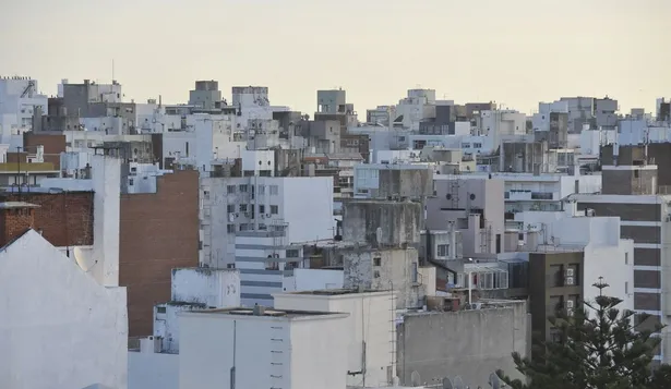 Referentes del sector inmobiliario advierten que de aprobarse proyecto de ley que elimina monoambientes precios de los alquileres subirían un 25%