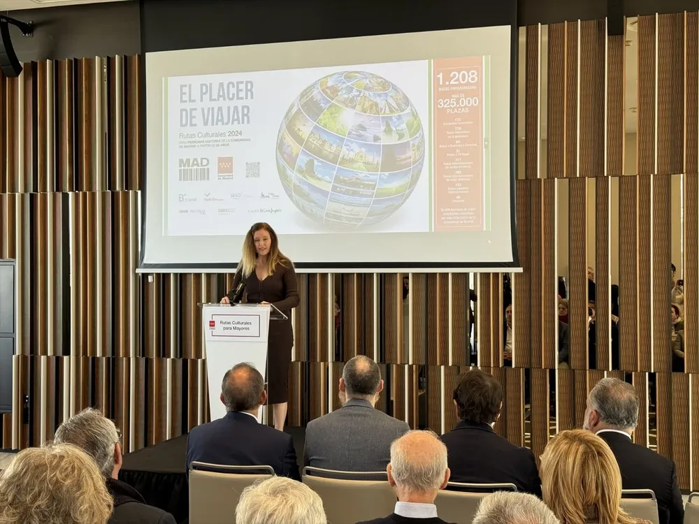 La consejera de Familia, Juventud y Asuntos Sociales, Ana Dávila, presenta la XIX edición de las Rutas Culturales para Mayores de la Comunidad de Madrid.