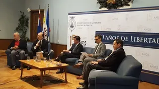 Aumento de tasa consular afecta la credibilidad, según expertos