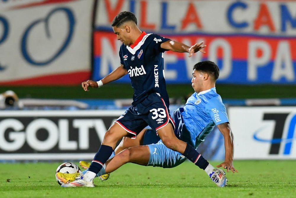 Rodrigo Chagas de Nacional ante Montevideo City Torque por la Copa AUF Uruguay