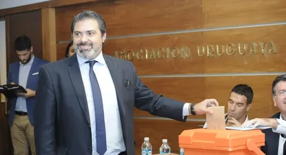 En las últimas elecciones de la AUF, en marzo de 2019, vota Gastón Tealdi como delegado de Peñarol en la mesa que integraron Andrés Scotti, Pedro Bordaberry y Armando Castaingdebat