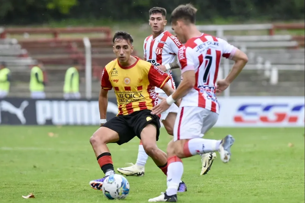 Alejandro García y Joaquín Lavega en el 2-2 de Progreso vs River Plate