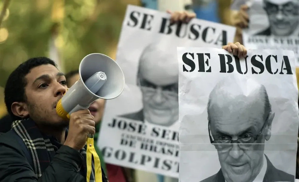 Manifestaciones contra la visita de Serra en Buenos Aires