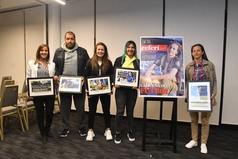 Los premiados con la tapa de Belén Aquino
