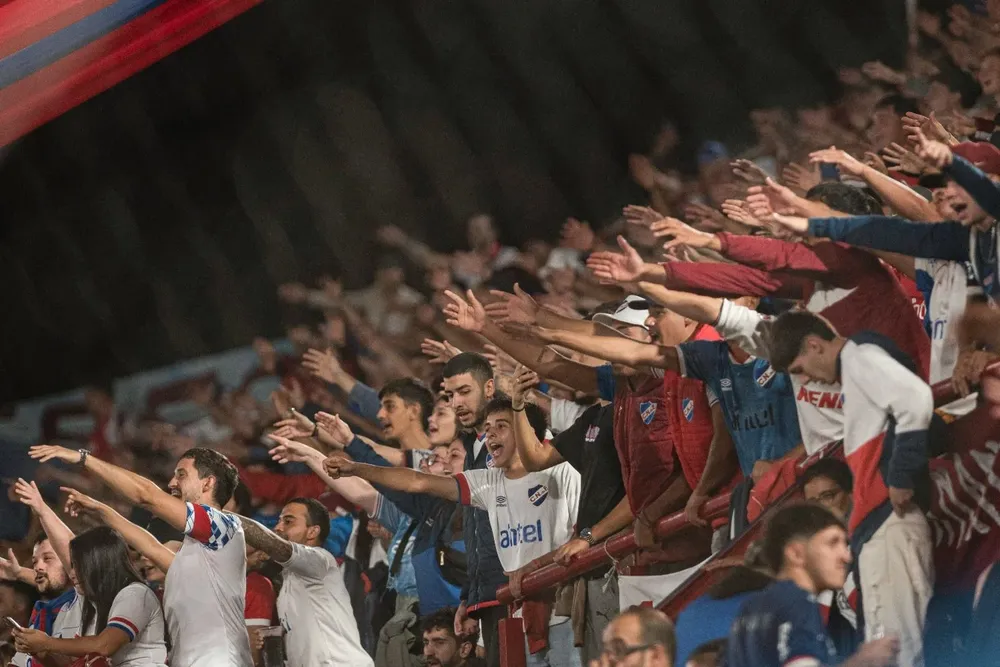 Hinchas de Nacional ante Always Ready