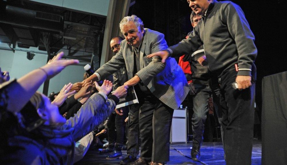 El expresidente José Mujica durante la presentación de su biografía en Buenos Aires este domingo