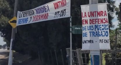 El Observador | Carteles del Untmra fuera de la planta de Nordex.jpg