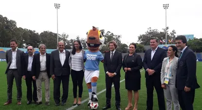 Autoridades de FIFA y AUF en el lanzamiento del Mundial femenino sub 17