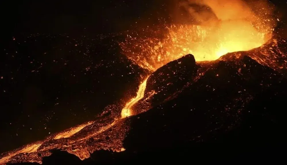 Erupción de volcán en la isla de Fogo, Cabo Verde