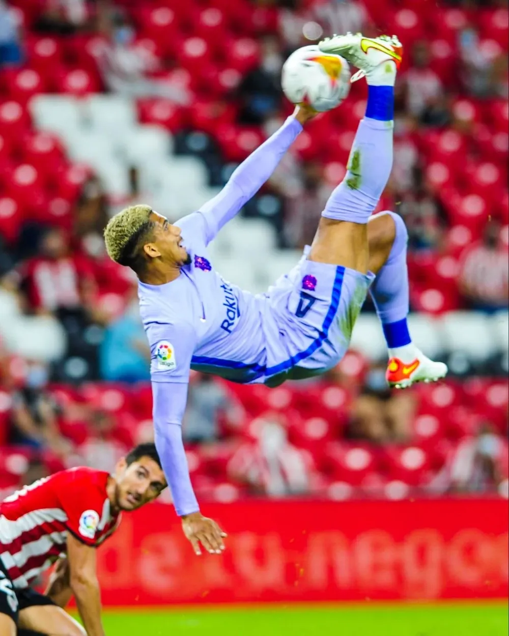 La chilena que realizó Ronald Araújo que fue un golazo y se lo anularon