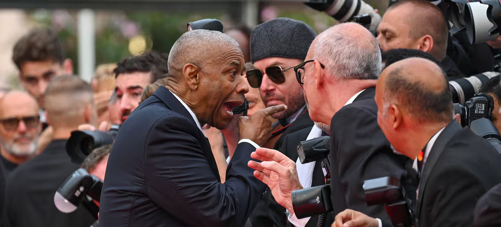 Encontronazo entre Denzel Washington y un fotógrafo en la alfombra roja de Cannes