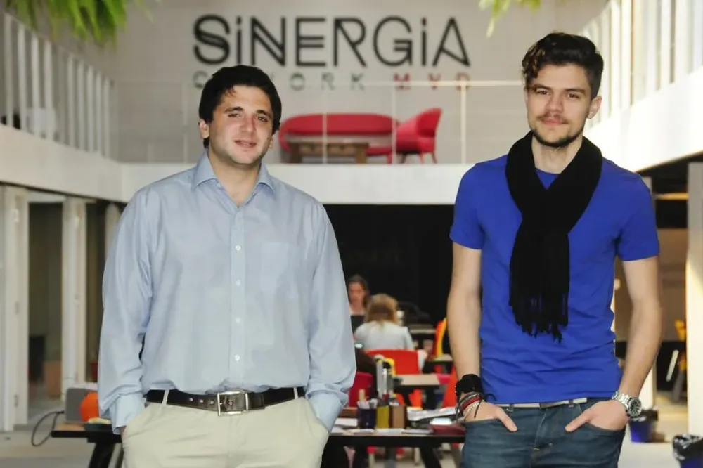 Kevin Natanzon y Carlos Vega tienen su oficina en Sinergia, donde comenzaron como coworkers