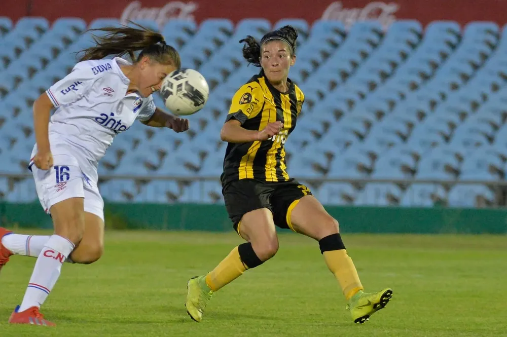 Romina Soravilla pasó a Defensor y Lorena Graña se alejó del fútbol 11 de Peñarol