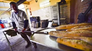 Juan Antonio López, presidente de CIPU, en su panadería, Posadas Park, ubicada en Luis Alberto de Herrera y Millán