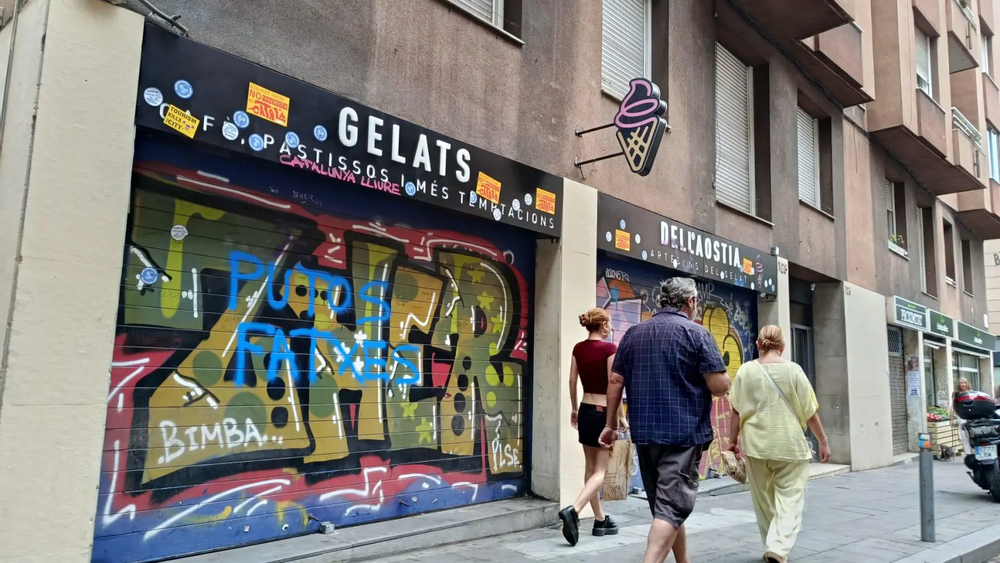 Vandalizan una heladería argentina en Barcelona por atender en castellano: Un ataque de puro odio