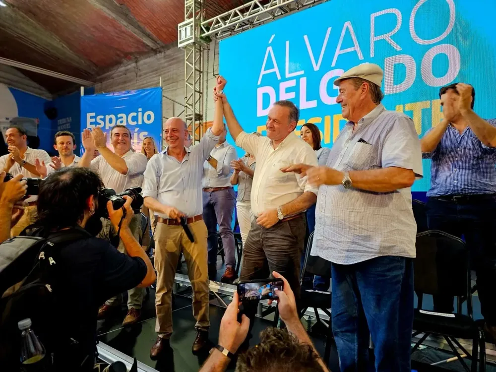 Javier García, Álvaro Delgado y Enrique Antía en acto de Espacio País donde el sector respaldó la precandidatura del secretario de Presidencia