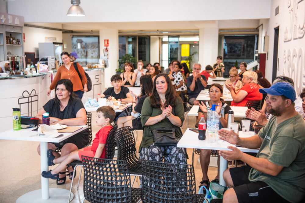 Público del espectáculo de Claudio y su swing en el ciclo de música Late Mirador Panorámico del 9 de enero de 2024