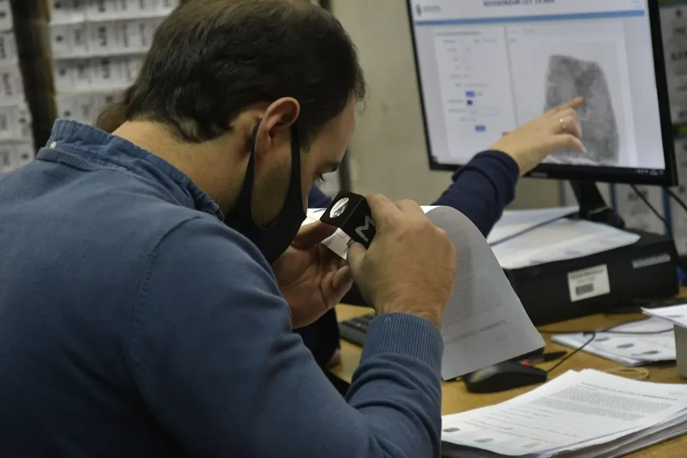 Las opiniones siguen manteniéndose muy estables, y los pronunciamientos a favor y en contra de las últimas semanas no han cambiado significativamente, según la consultora