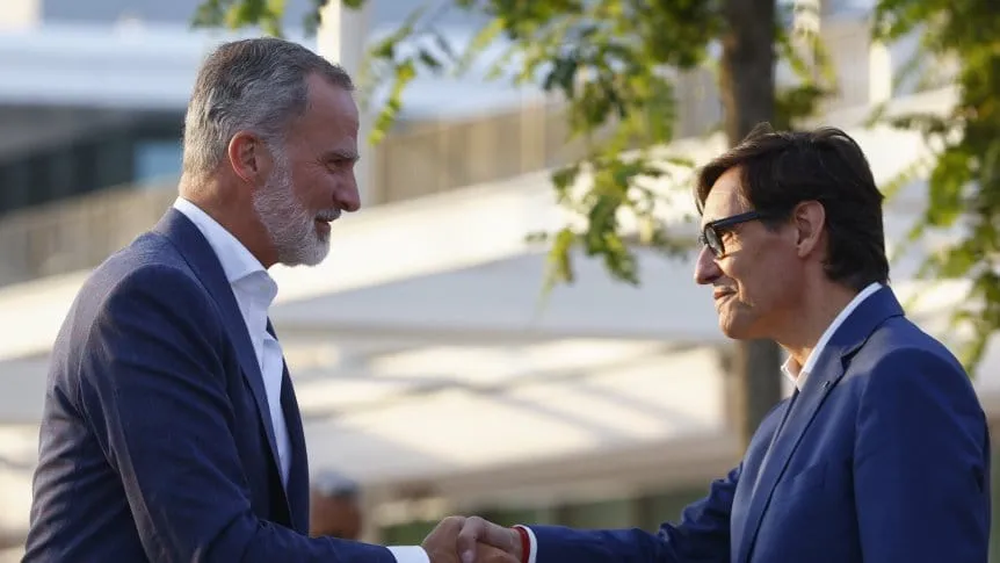 Illa recibe por primera vez al rey Felipe en Cataluña, con motivo de la Copa del América