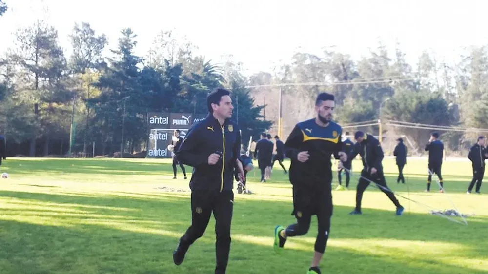 Albarracín trotó aparte el lunes con el profe Sebastián Roquero