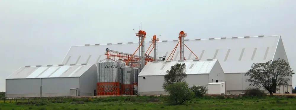 Vista de la moderna planta de granelización de Prolesa