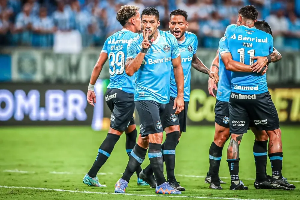 Luis Suárez celebra su gol para Gremio por Copa do Brasil ante Ferroviário