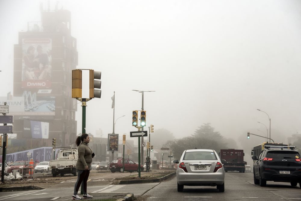 20240506 Niebla, mal tiempo, Av. Italia (3).jpg