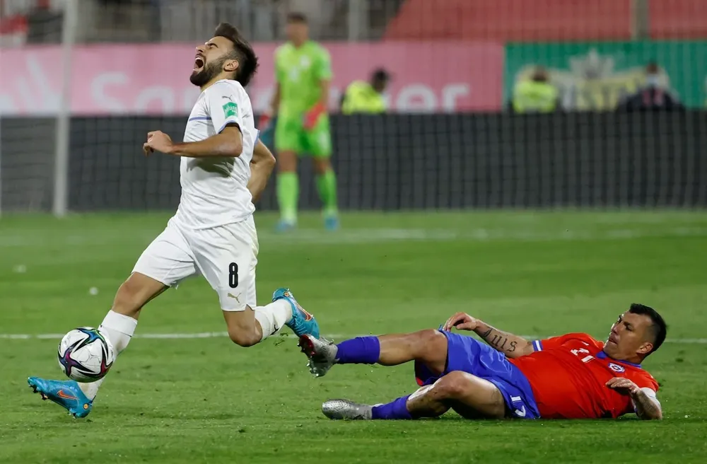 Diego Rossi fue titular ante Chile