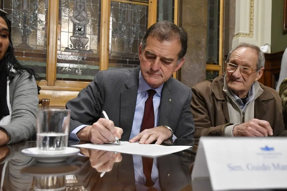 Archivo. Guido Manini Ríos en el lanzamiento de la campaña plebicito contra la usura