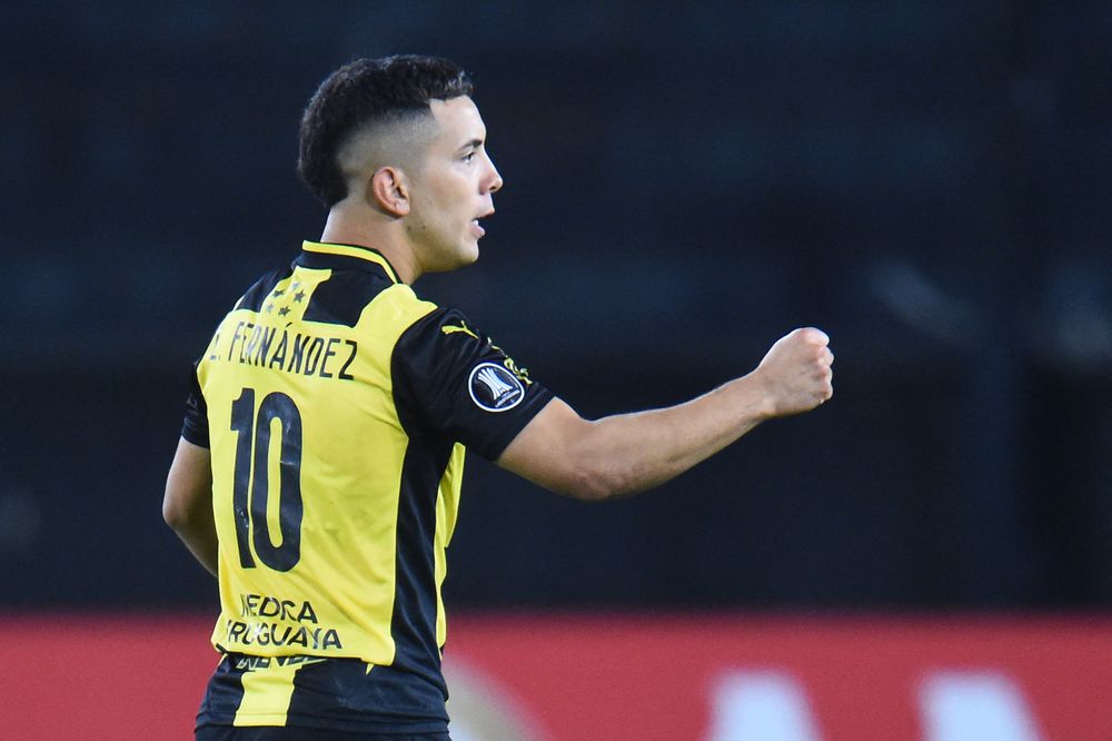 Leonardo Fernández de Peñarol ante Olimpia por Copa Libertadores Leonardo Fernández de Peñarol ante Olimpia por Copa Libertadores