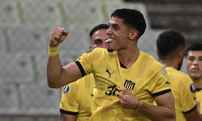 Caracas vs Peñarol: con poco y con un golazo de Guzmán Rodríguez, los aurinegros se están llevando la victoria por la Copa Libertadores