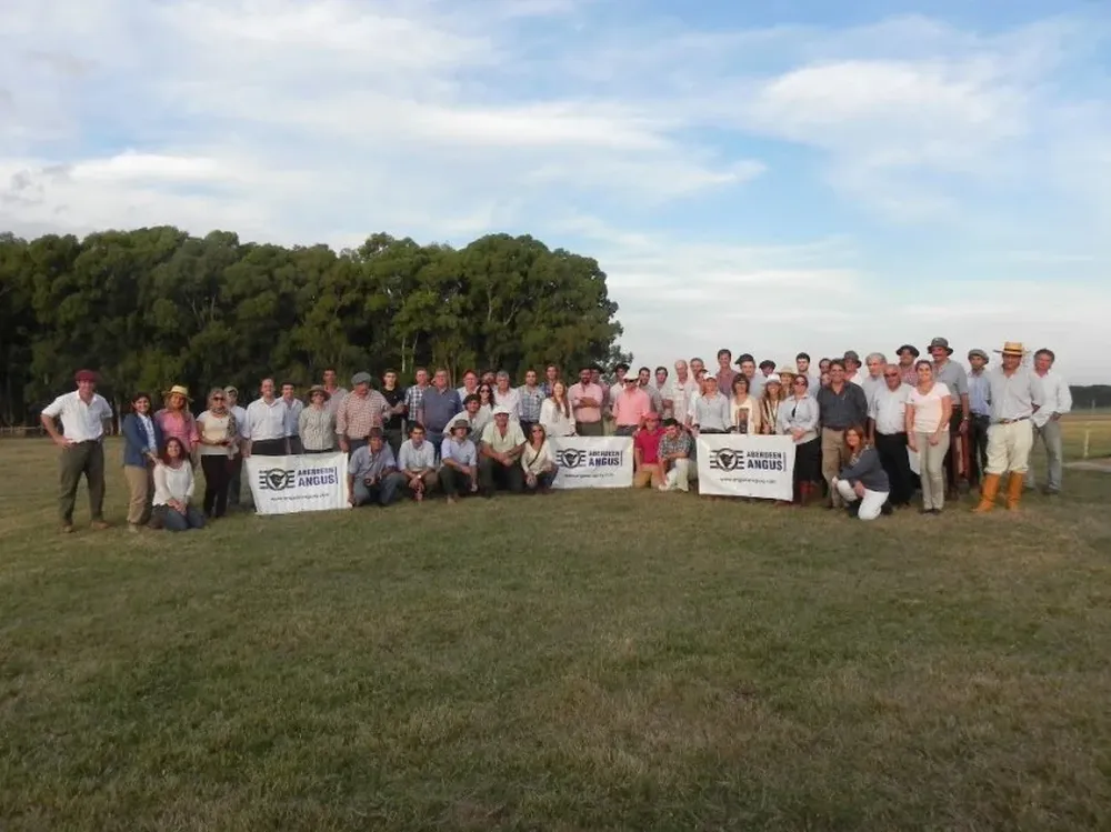 Integrantes de la Gira de Otoño en el establecimiento El Álamo