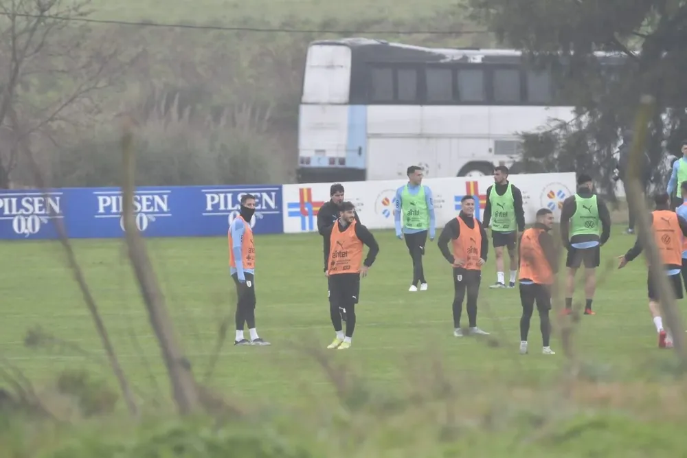 Bentancur y Viña serán titulares